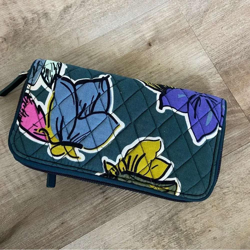 3/$25 Vera Bradley Floral Wallet - Picture 9 of 9
